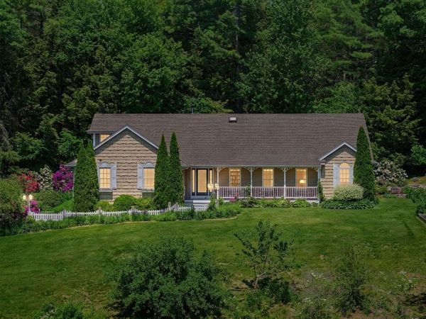 493 Hubbardston Rd, Barre, MA 01005