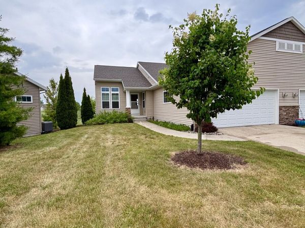 371 Barrington Circle, Lansing, MI 48917