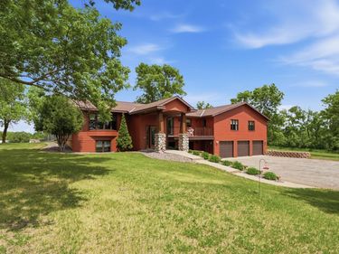23801 County Road 9 NE, New London, MN 56273