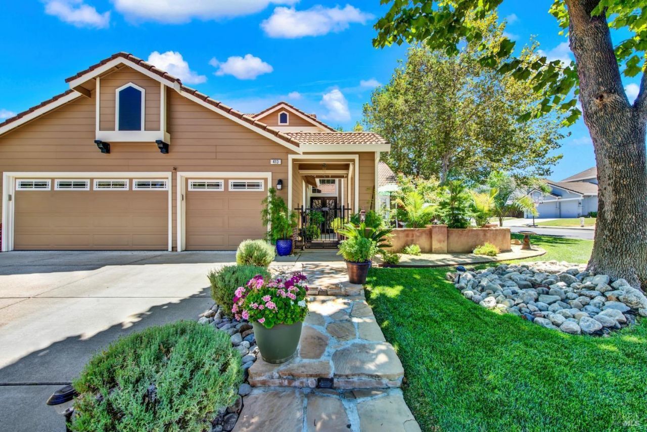 413 Crownpointe Circle, Vacaville, CA 95687 Main Photo
