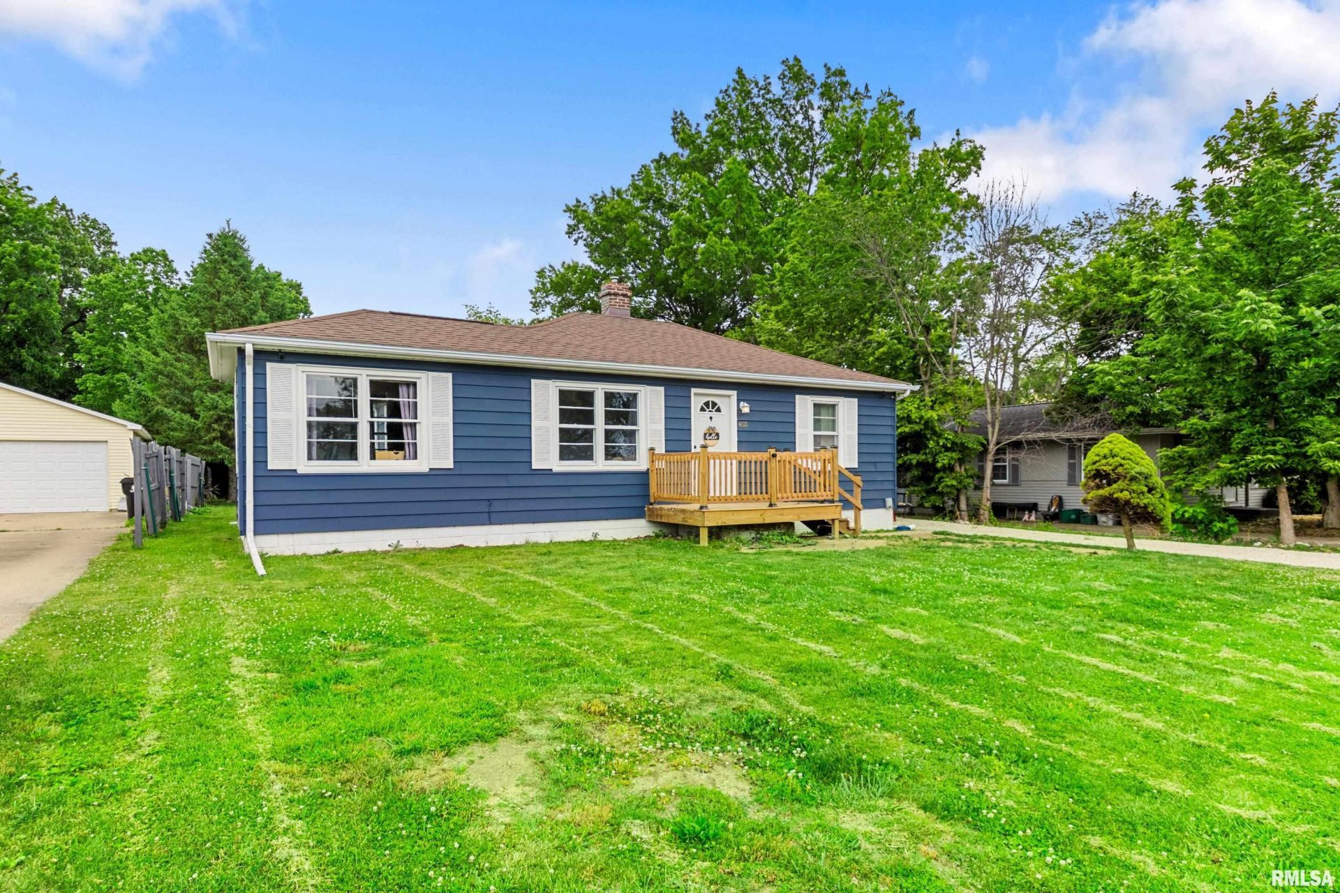 403 Edgewood Court, Washington, IL 61571 Main Photo