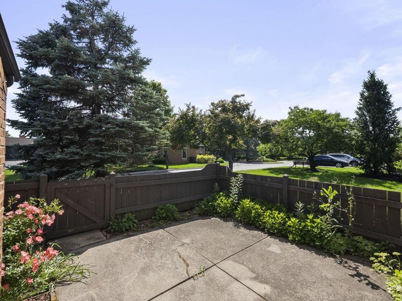 2572 Trottersway Drive , Columbus, OH 43235 Photo 15