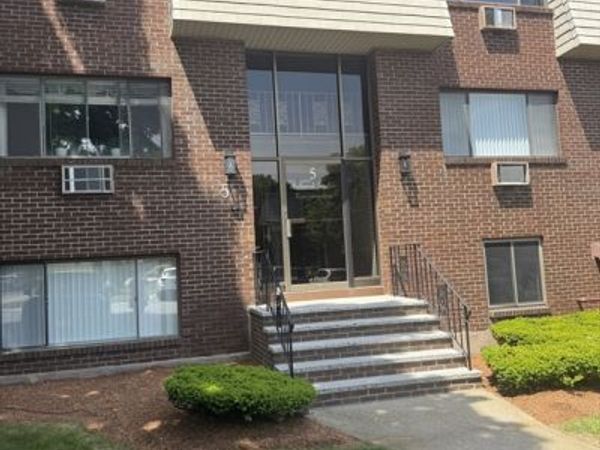 5 Hallmark Gardens, Unit 5, Burlington, MA 01803