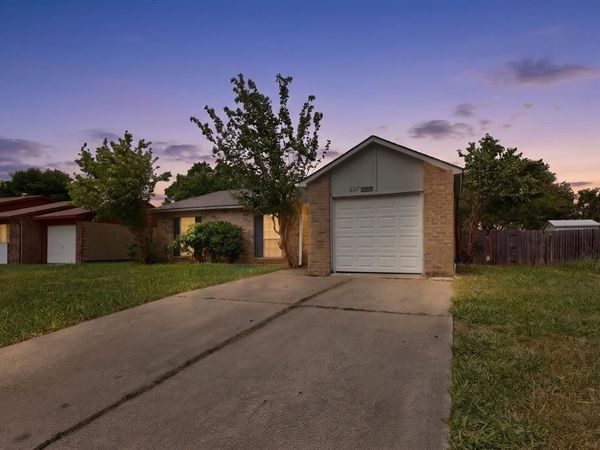 2317 Idlewood Drive , Arlington, TX 76014