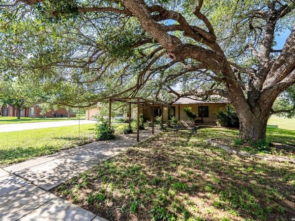 119 VILLAGE PATH, Castroville, TX 78009