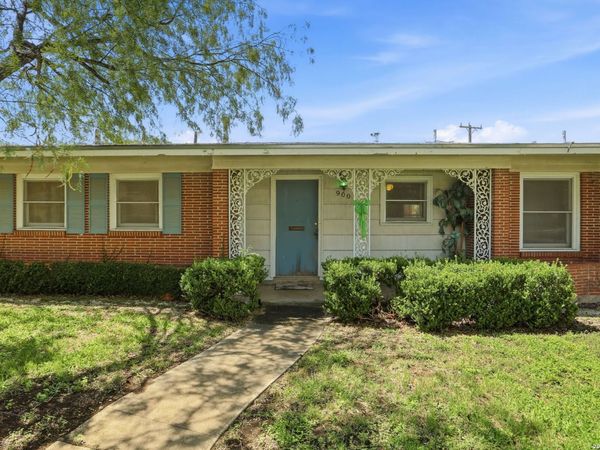 900 CANTERBURY HILL ST, Terrell Hills, TX 78209
