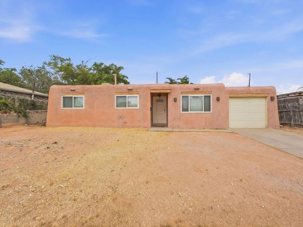 606 Grace Street NE, Albuquerque, NM 87123