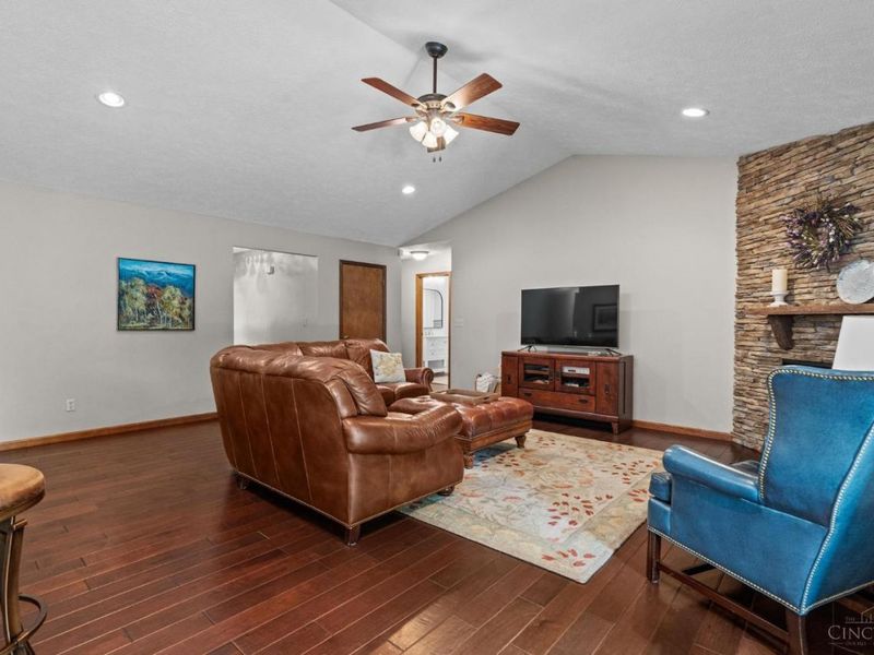 718 Kelly Drive, Wilmington, OH 45177 Photo 6