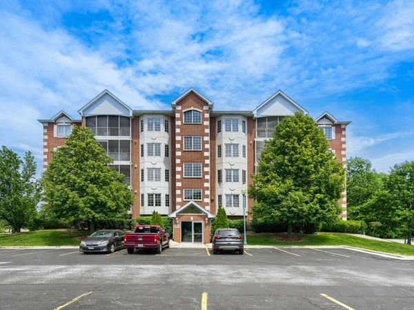 7710 Greenway Boulevard, Unit 3NW, Tinley Park, IL 60487