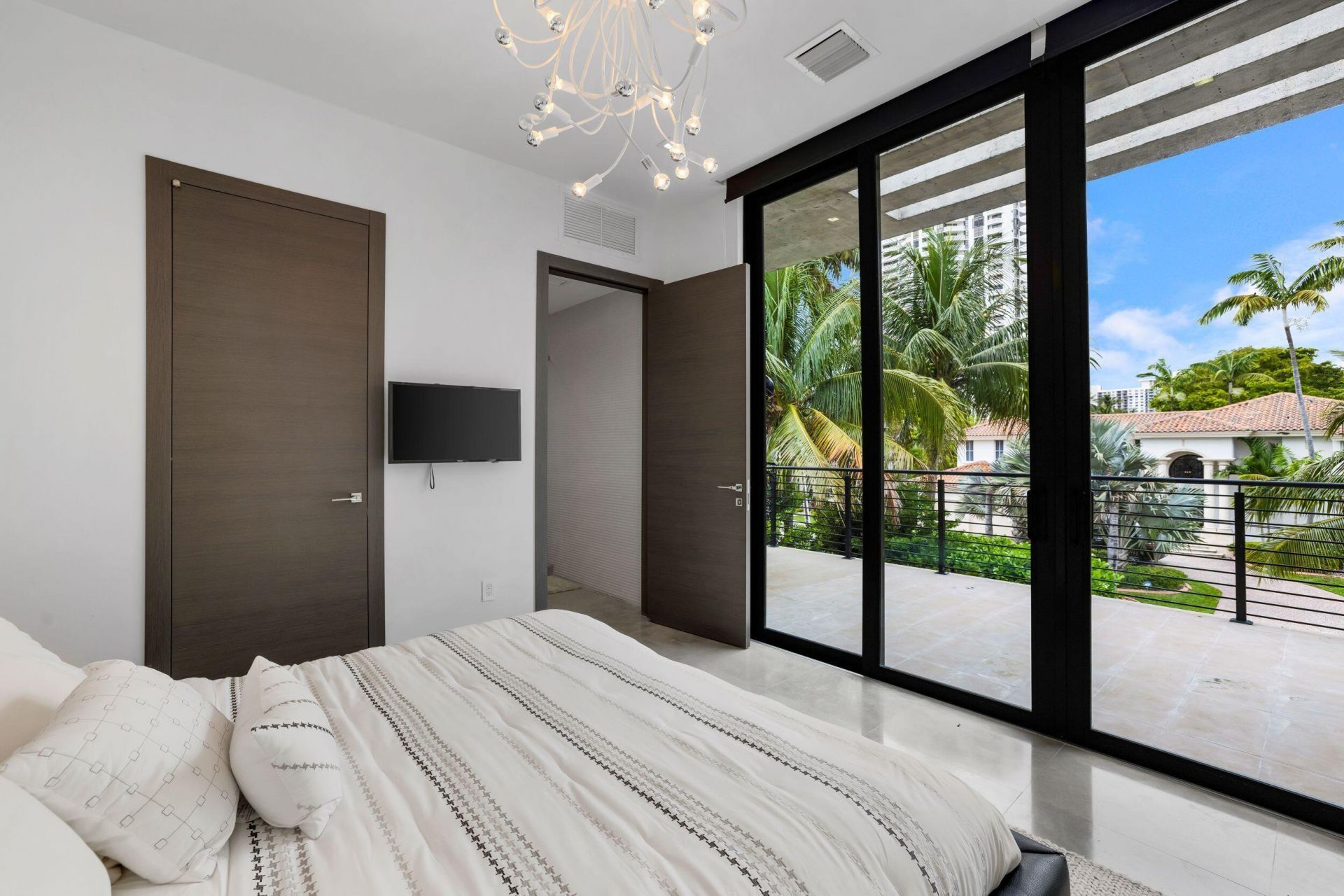 3462 NE 171st Street, North Miami Beach, FL 33160 Photo