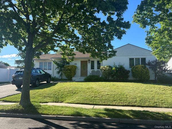 19 Edi Avenue , Plainview, NY 11803