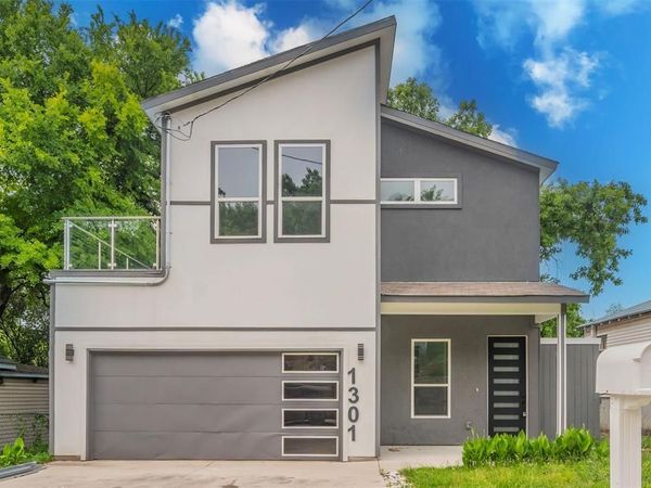 1301 Compton Street , Dallas, TX 75203