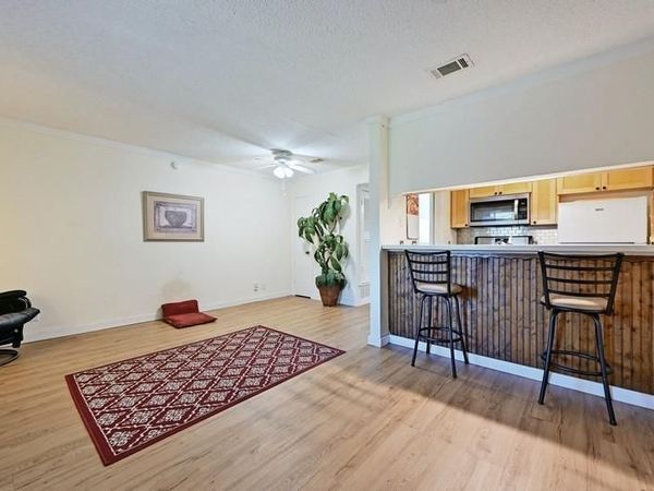 711 Eberhart LN, Unit 106, Austin, TX 78745