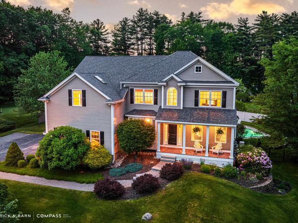 8 Heron Way, Stratham, NH 03885