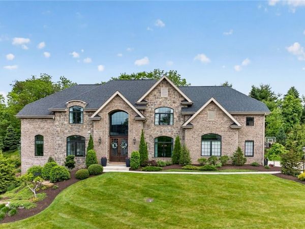 1809 Winchester Dr , Pittsburgh, PA 15241