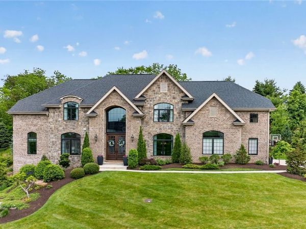 1809 Winchester Dr , Pittsburgh, PA 15241