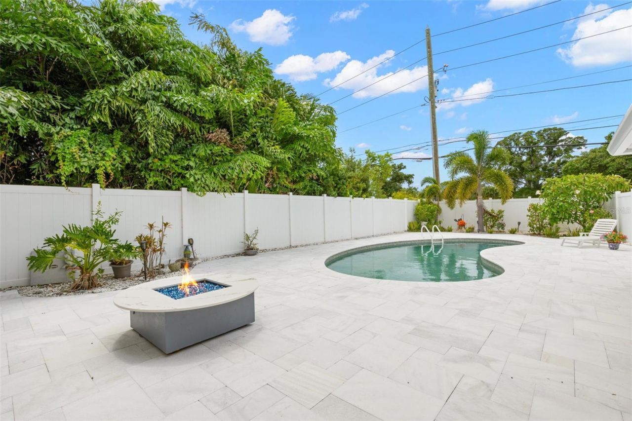 427 Villagrande Avenue S, Saint Petersburg, FL 33707 Photo