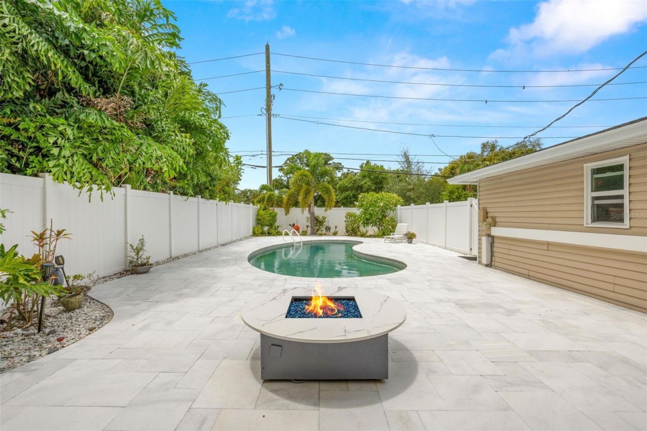 427 Villagrande Avenue S, Saint Petersburg, FL 33707 Photo
