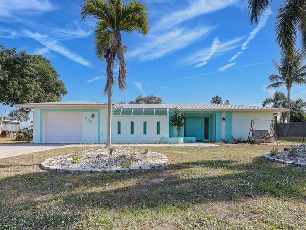 683 SE Harborview Drive, Port St. Lucie, FL 34983