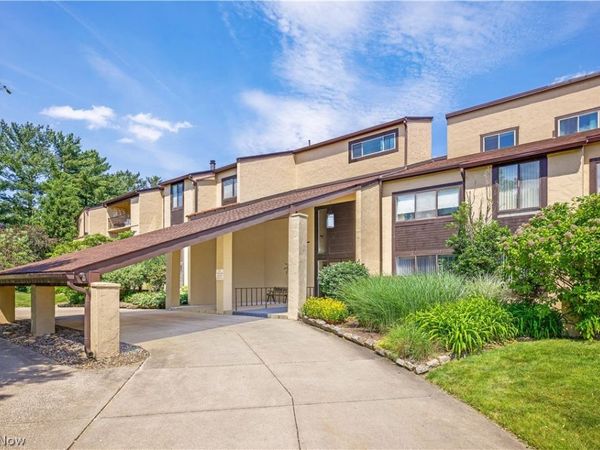 186 Court Drive , Unit 105, Fairlawn, OH 44333