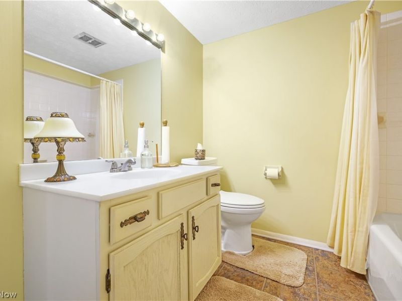 186 Court Drive, Unit 105, Fairlawn, OH 44333 Photo 13