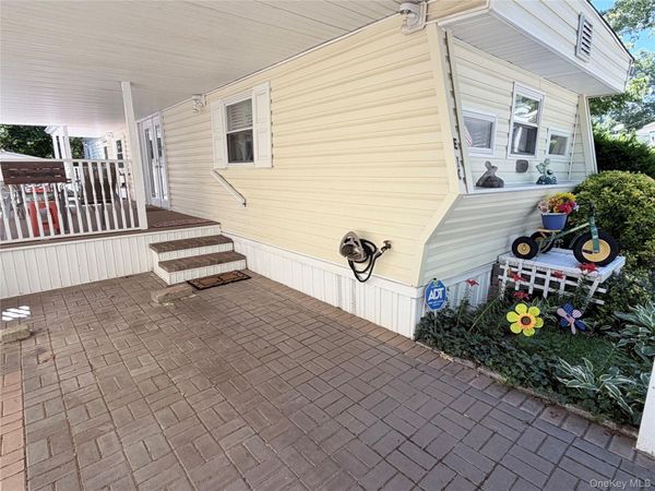 658 Sound Avenue, Unit E-10, Calverton, NY 11933