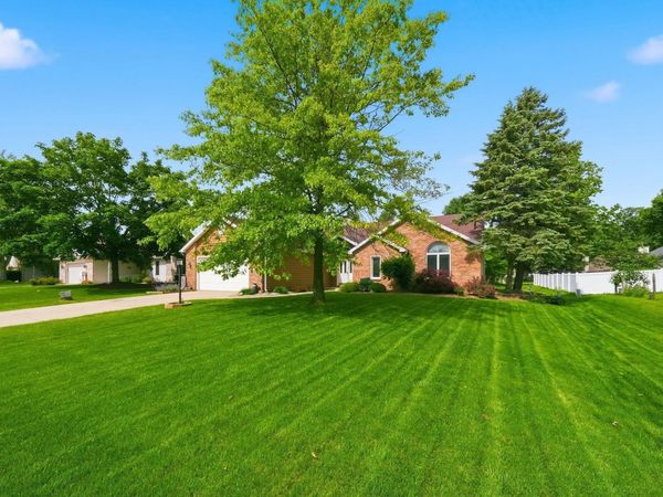 2204 Cedarwood Way, Fort Wayne, IN 46804