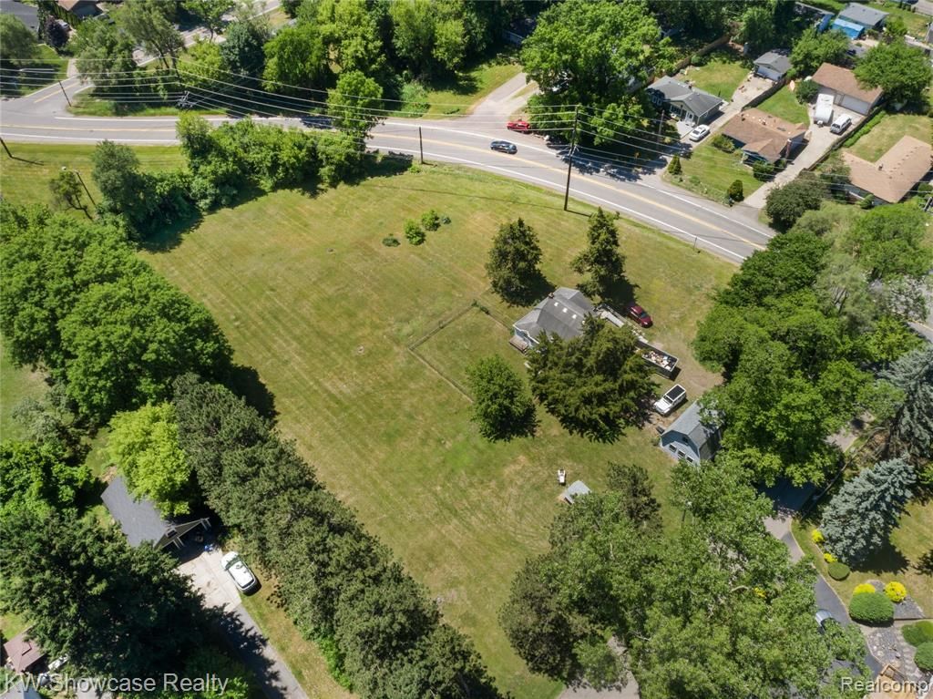 1634 S Commerce Road, Walled Lake, MI 48390 Main Photo