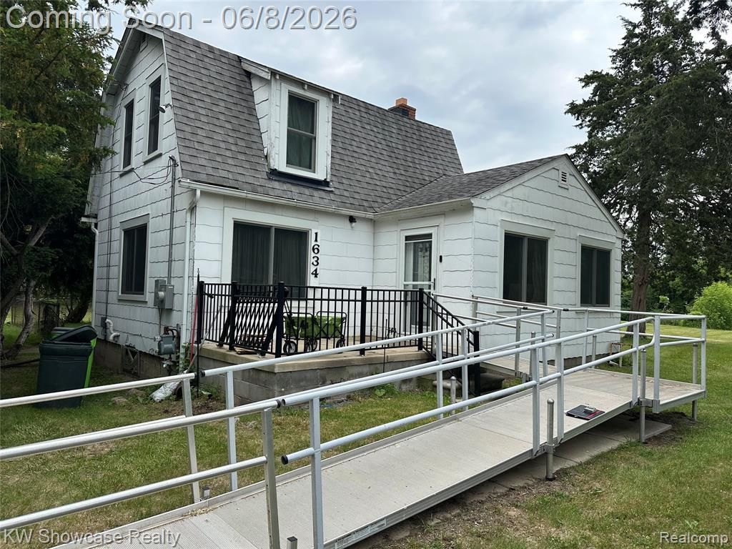 1634 S Commerce Road , Walled Lake, MI 48390 Main Photo
