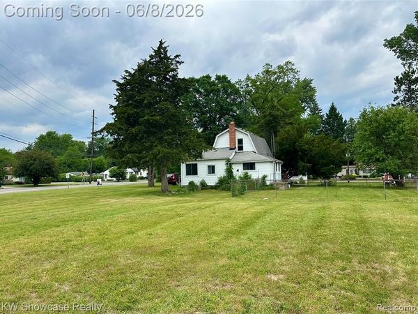 1634 S Commerce Road, Walled Lake, MI 48390