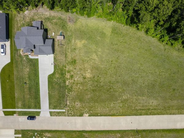 118 Deerfield Circle , Waverly, IA 50677