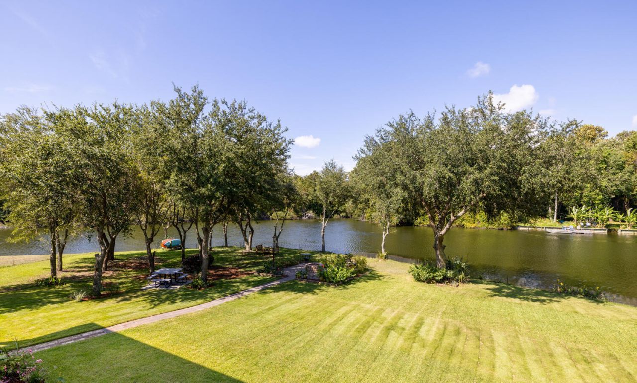 1391 Royston Road Photo 14