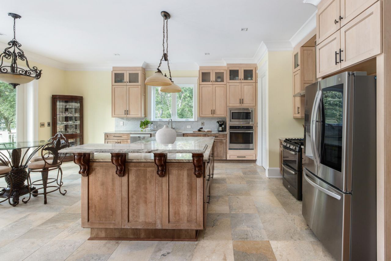 1391 Royston Road Photo 15