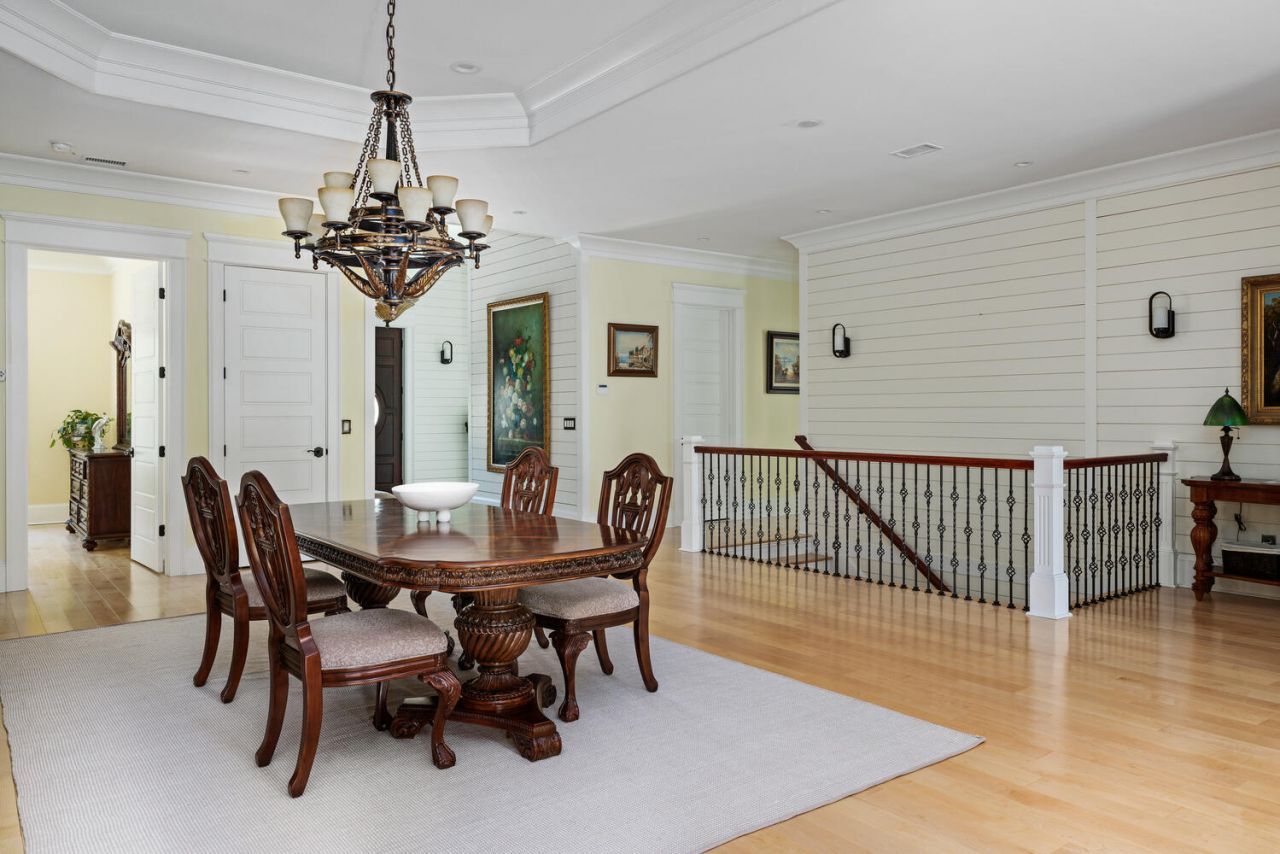 1391 Royston Road Photo 9