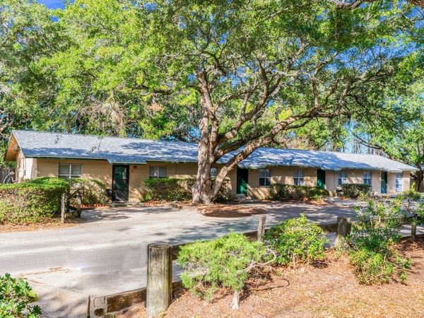 210 NW Dates Avenue, Fort Walton Beach, FL 32548