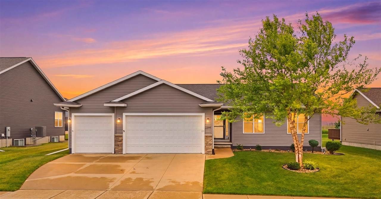 2249 Bluegrass St, Marion, IA 52302 Main Photo