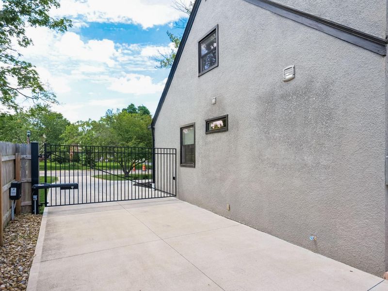 2796 Northwest Boulevard , Columbus, OH 43221 Photo 58