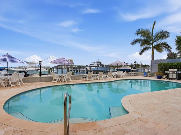220 Lake Drive, Unit 206, Palm Beach Shores, FL 33404