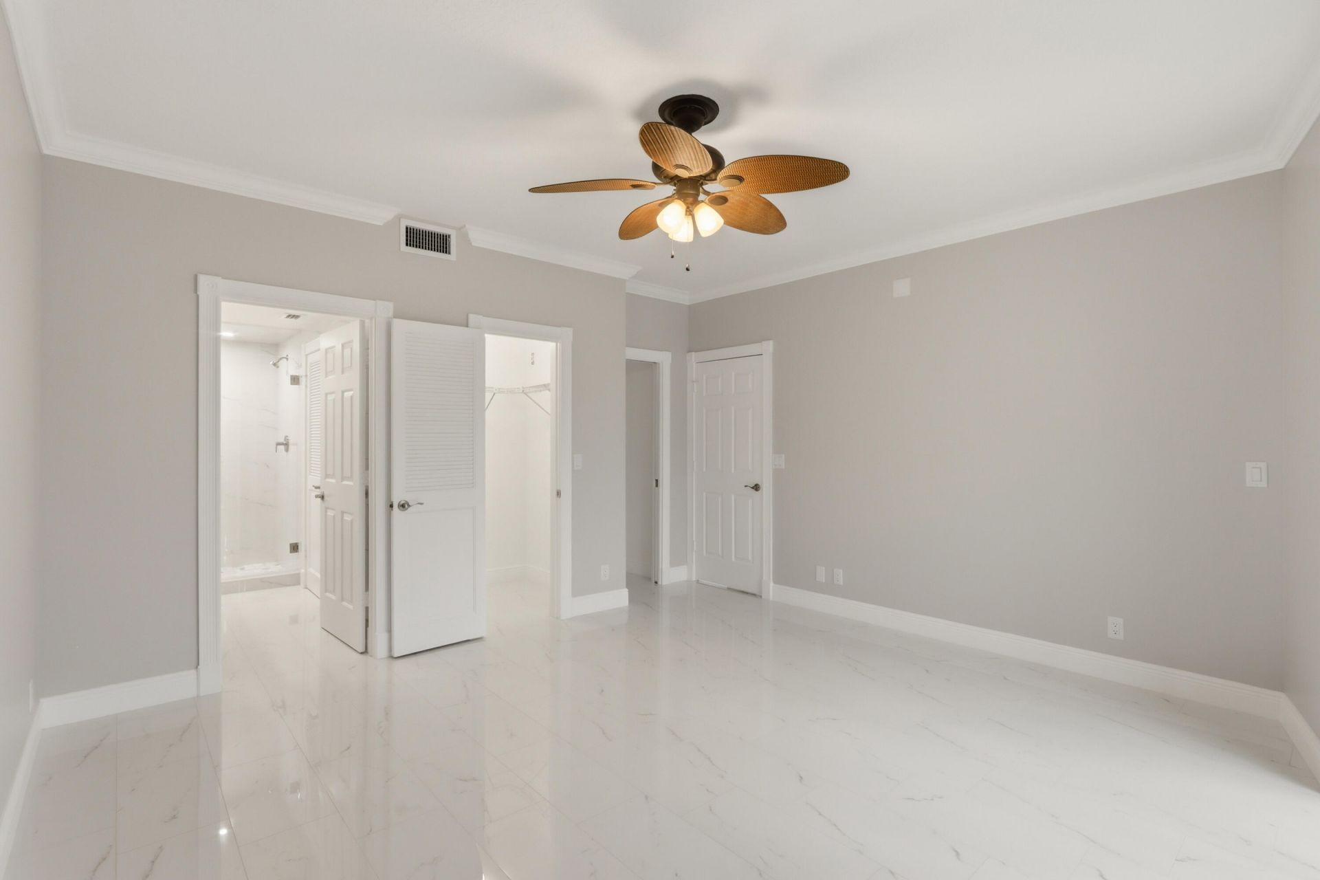 220 Lake Drive, Unit 206, Palm Beach Shores, FL 33404 Photo
