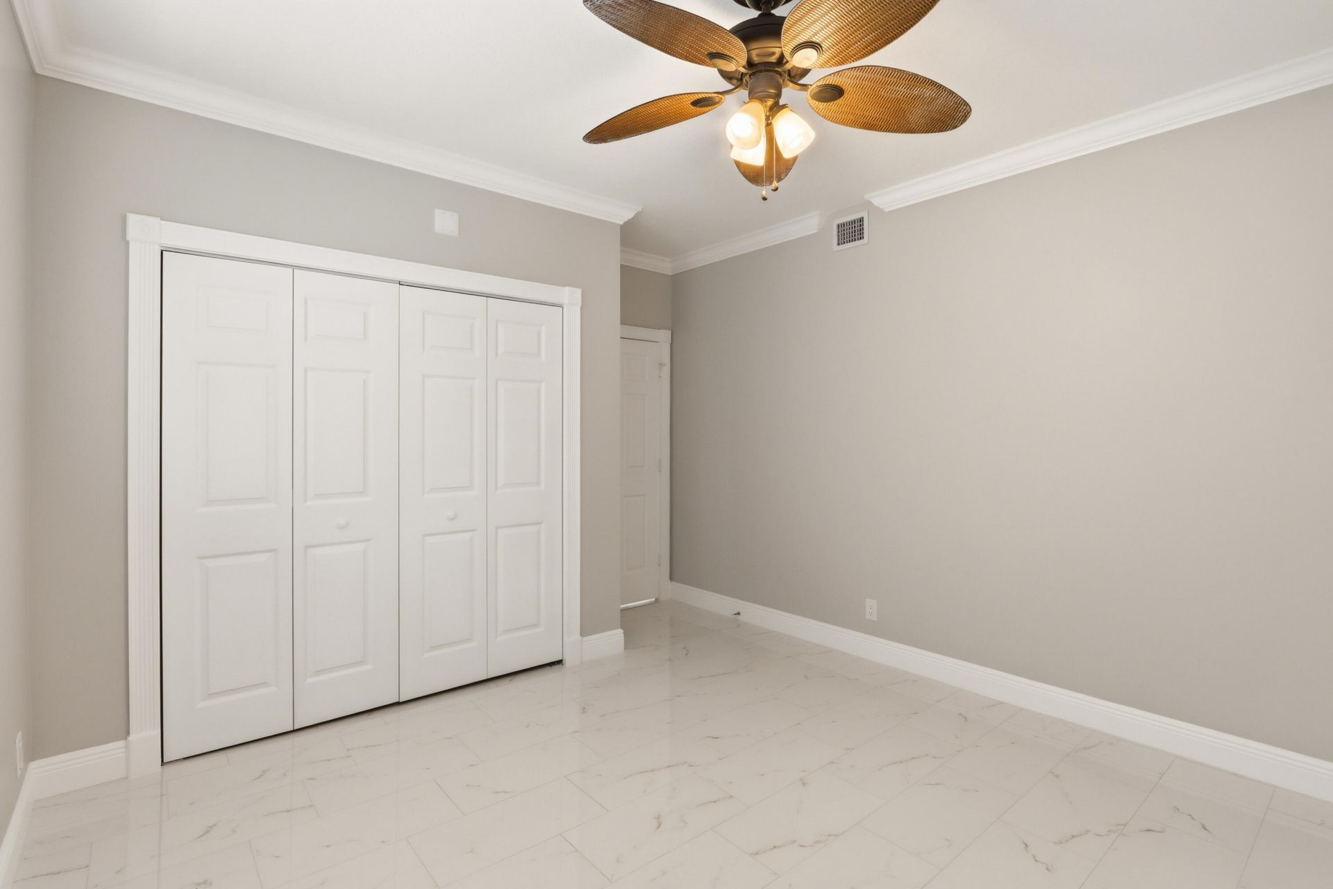 220 Lake Drive, Unit 206, Palm Beach Shores, FL 33404 Photo