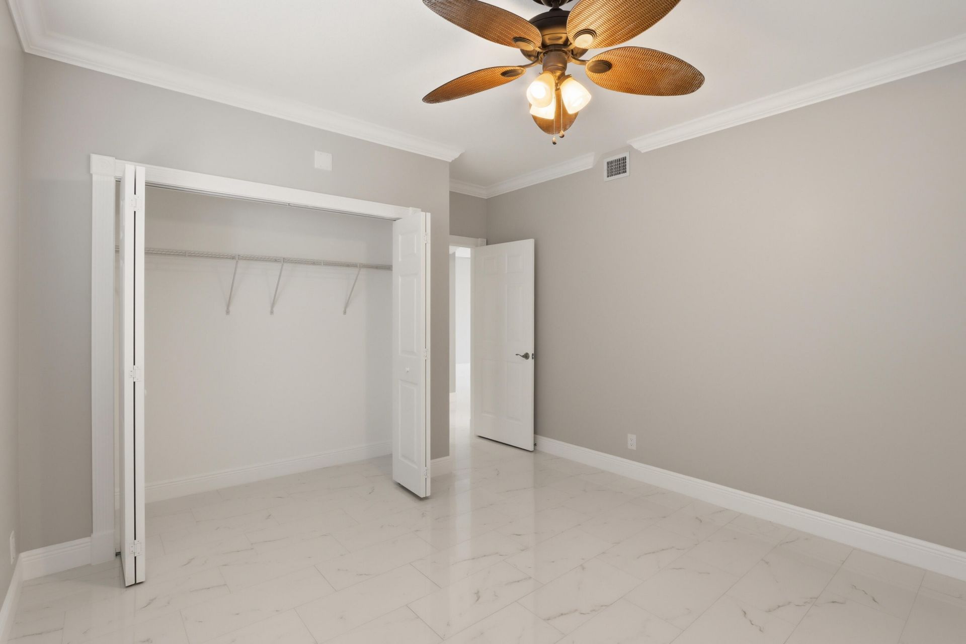 220 Lake Drive, Unit 206, Palm Beach Shores, FL 33404 Photo