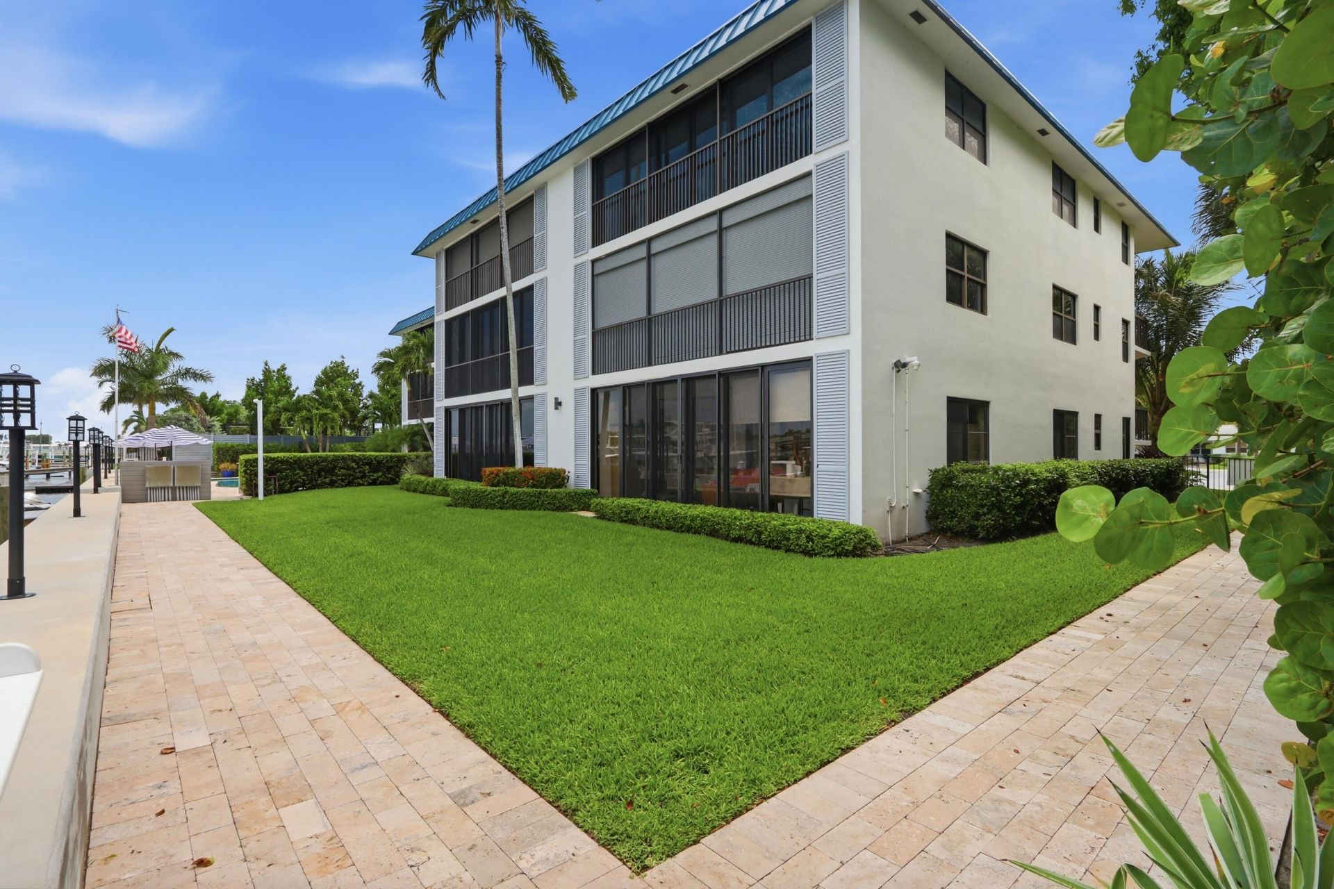 220 Lake Drive, Unit 206, Palm Beach Shores, FL 33404 Photo