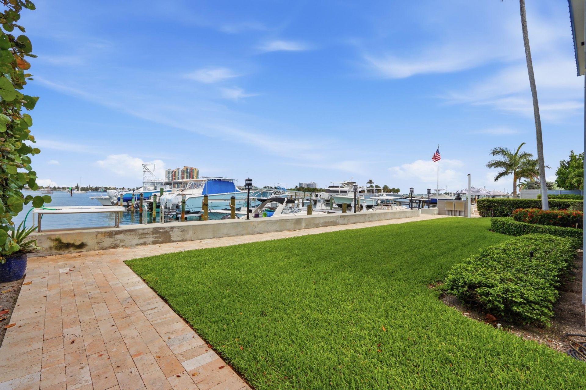 220 Lake Drive, Unit 206, Palm Beach Shores, FL 33404 Photo