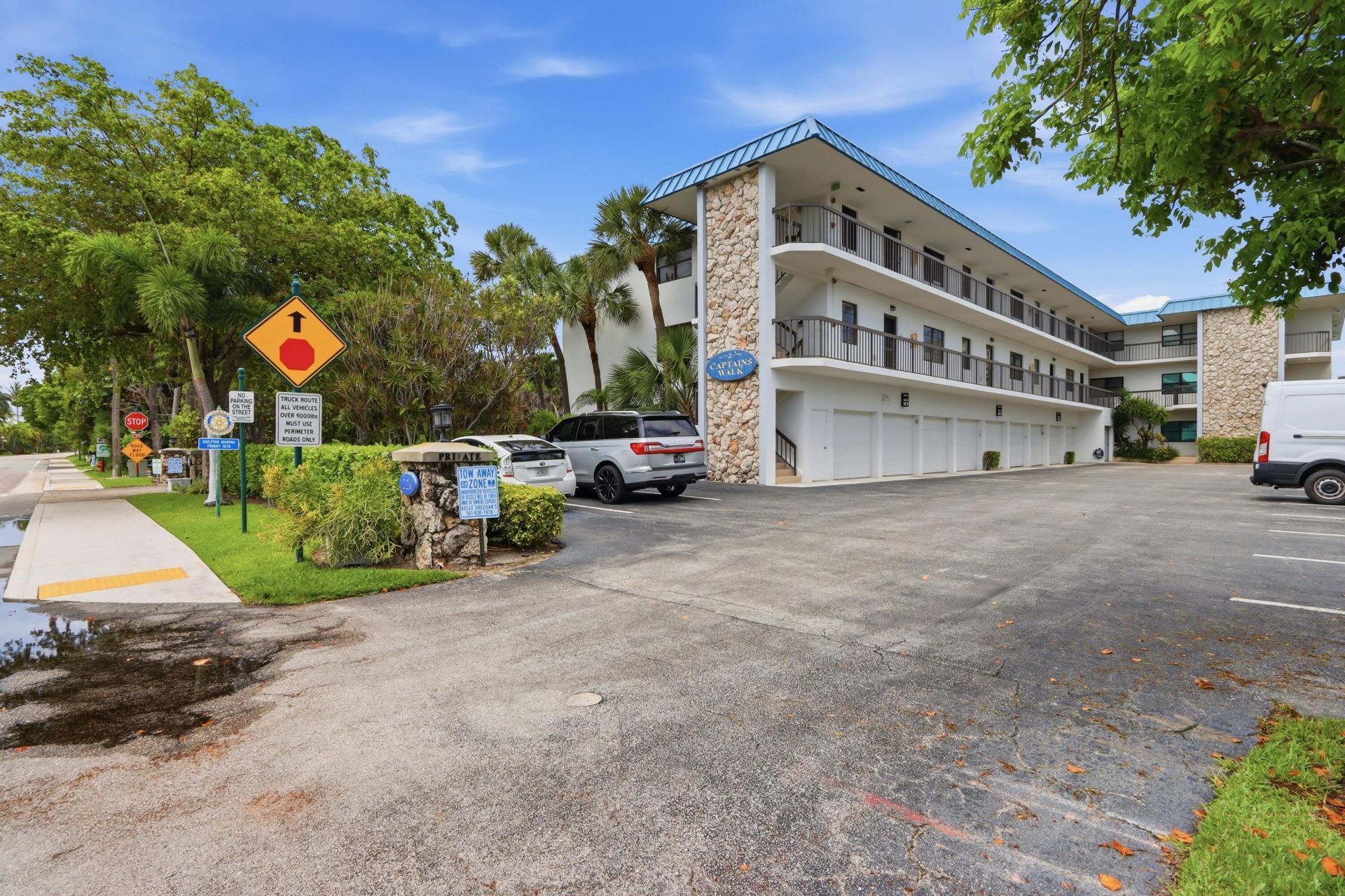 220 Lake Drive, Unit 206, Palm Beach Shores, FL 33404 Photo
