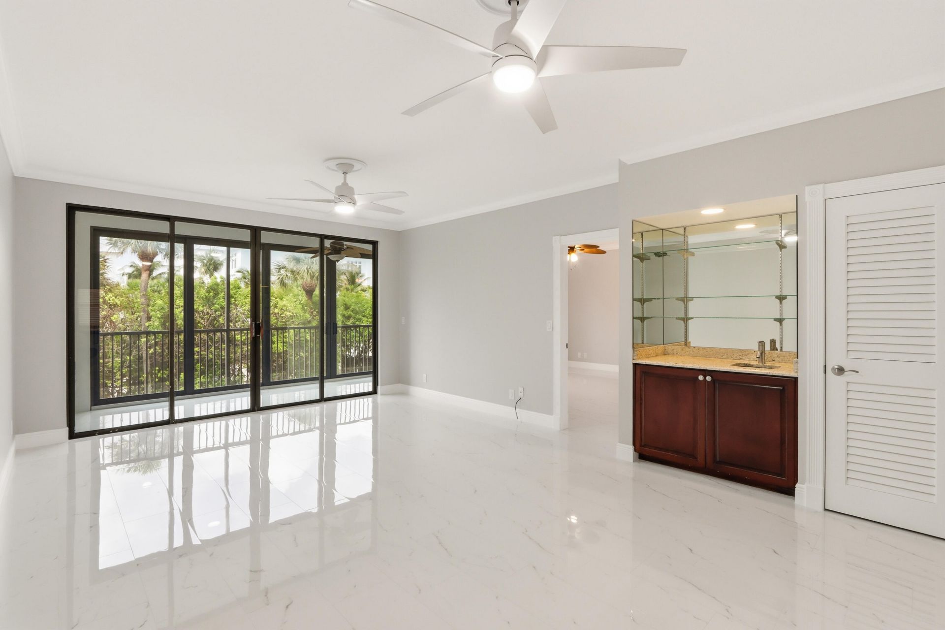 220 Lake Drive, Unit 206, Palm Beach Shores, FL 33404 Photo