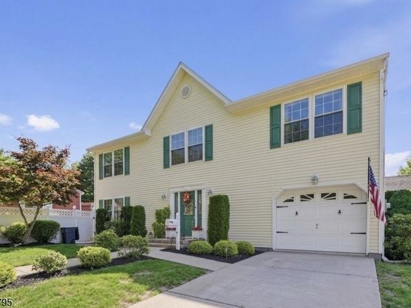 81 Hudson Ave, Ridgefield Park, NJ 07660