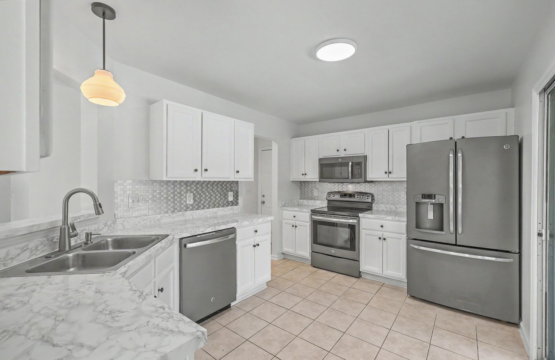 118 Remington Drive Photo 6
