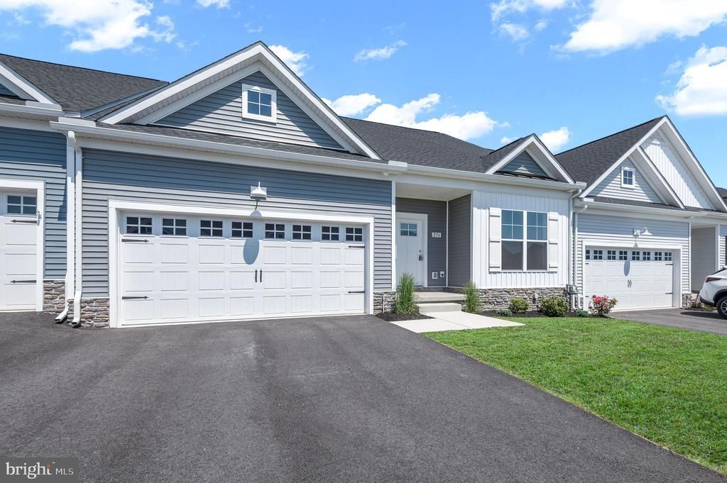 216 RIDGE VIEW LANE , HANOVER, PA 17331