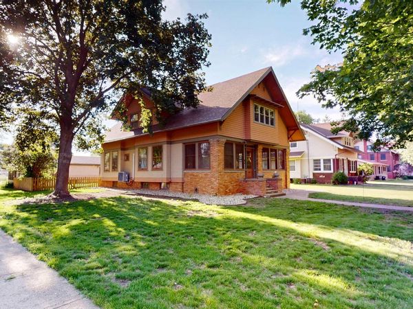 215 Davenport, Holstein, IA 50125