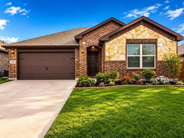1016 Eastland Lane , Aubrey, TX 76227